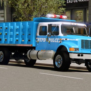 1998 International 4900 - NYPD Barricades truck .jpg