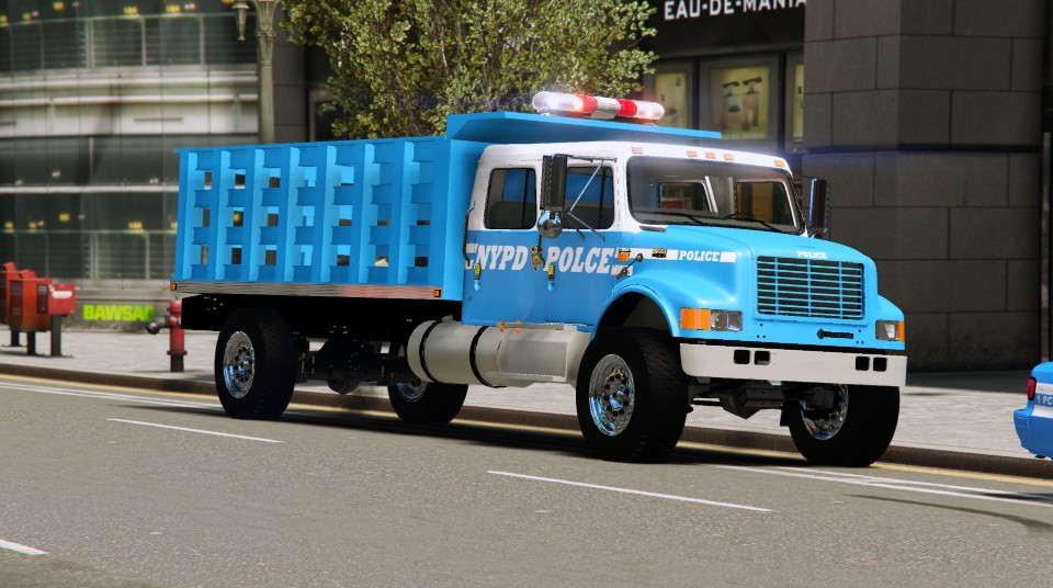 1998 International 4900 - NYPD Barricades truck .jpg